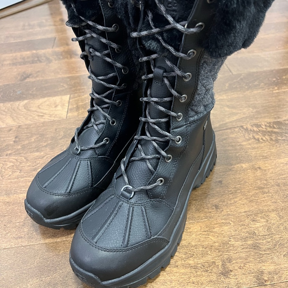 *** SOLD ***  Beautiful UGG BOOTS 🥾